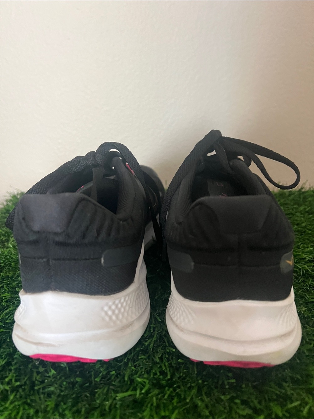 Nike Quest 5 black, gold, pink running shoes size 9.5 GUC DD 9291-009. - Picture 3 of 7
